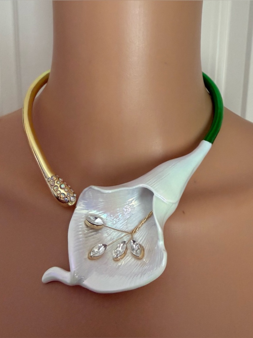 New Betsey Johnson CALLA LILY COLLAR NECKLACE - Picture 7 of 10
